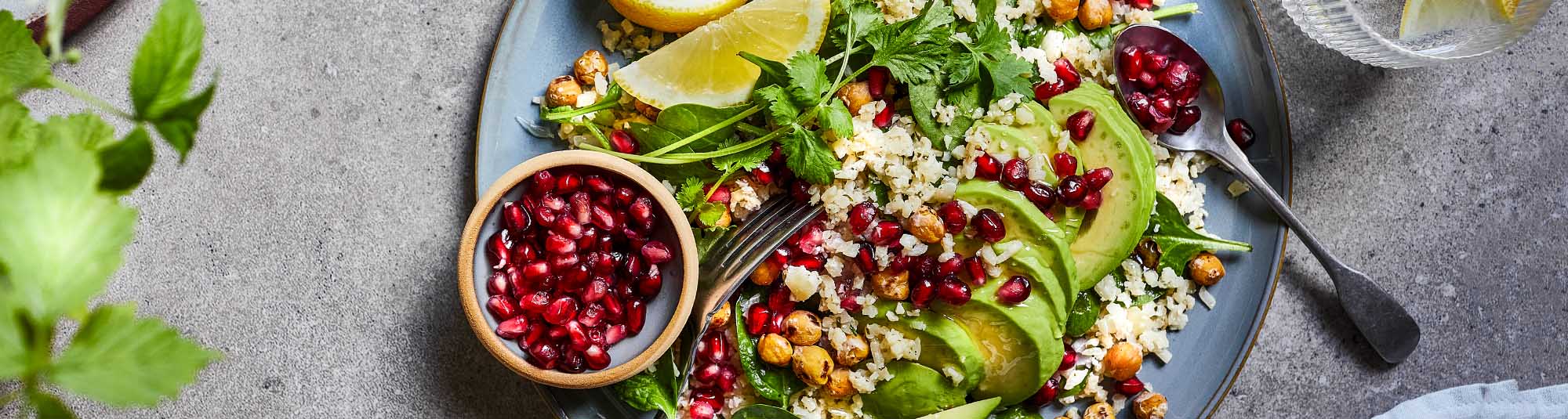 Ovnsbakte rotgrønnsaker og chevre og nøtter i ildfast form laget etter oppskrift på findus.no