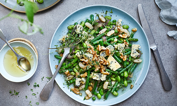 Bønnesalat med valnøtter og blåmuggost