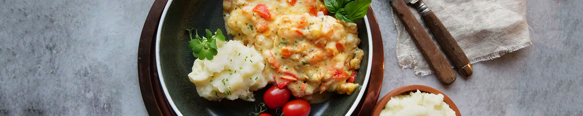 Ovnsbakt fiskefilet med potet- og sellerirotmos