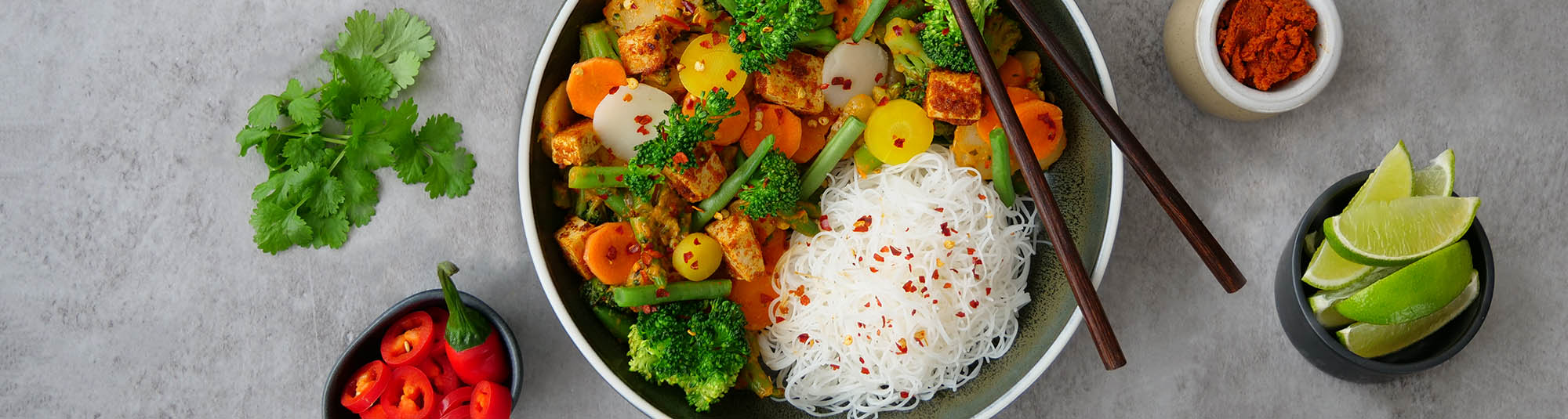 Tofu-wok med nudler