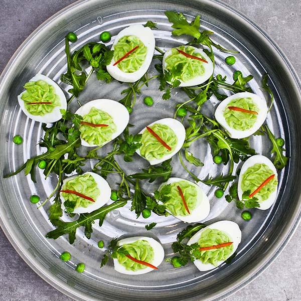 Fylte egg med ertekrem