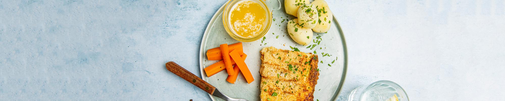 Fiskegrateng med poteter, gulrøtter og smeltet smør