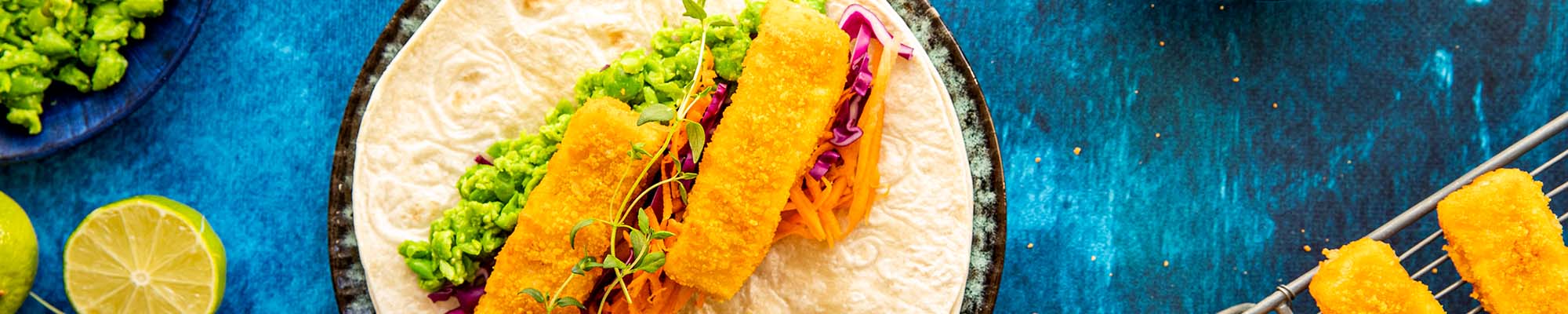 Fiskepinner i wrap med ertepuré