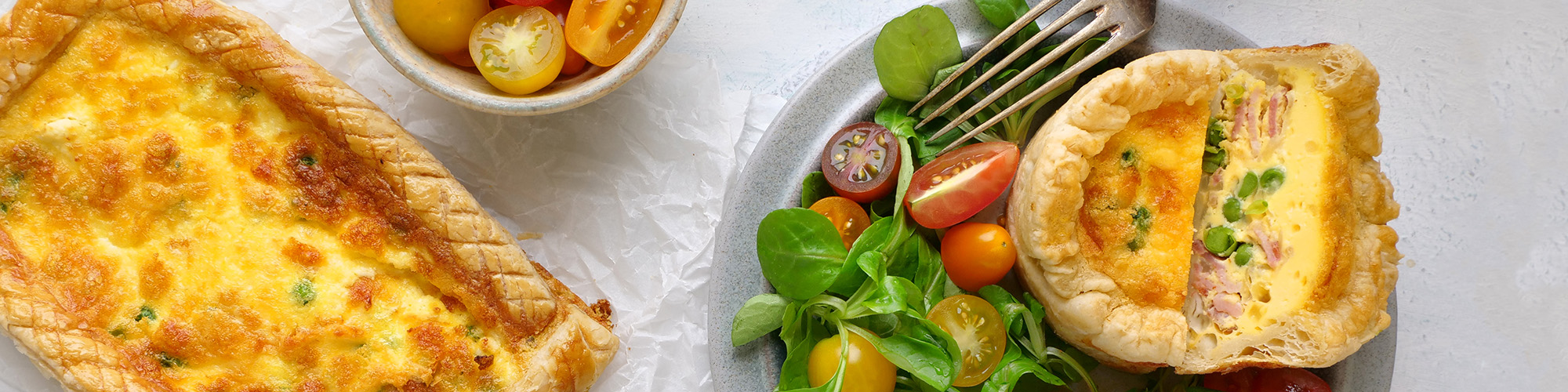 Pai med bacon,&nbsp;erter og fetaost