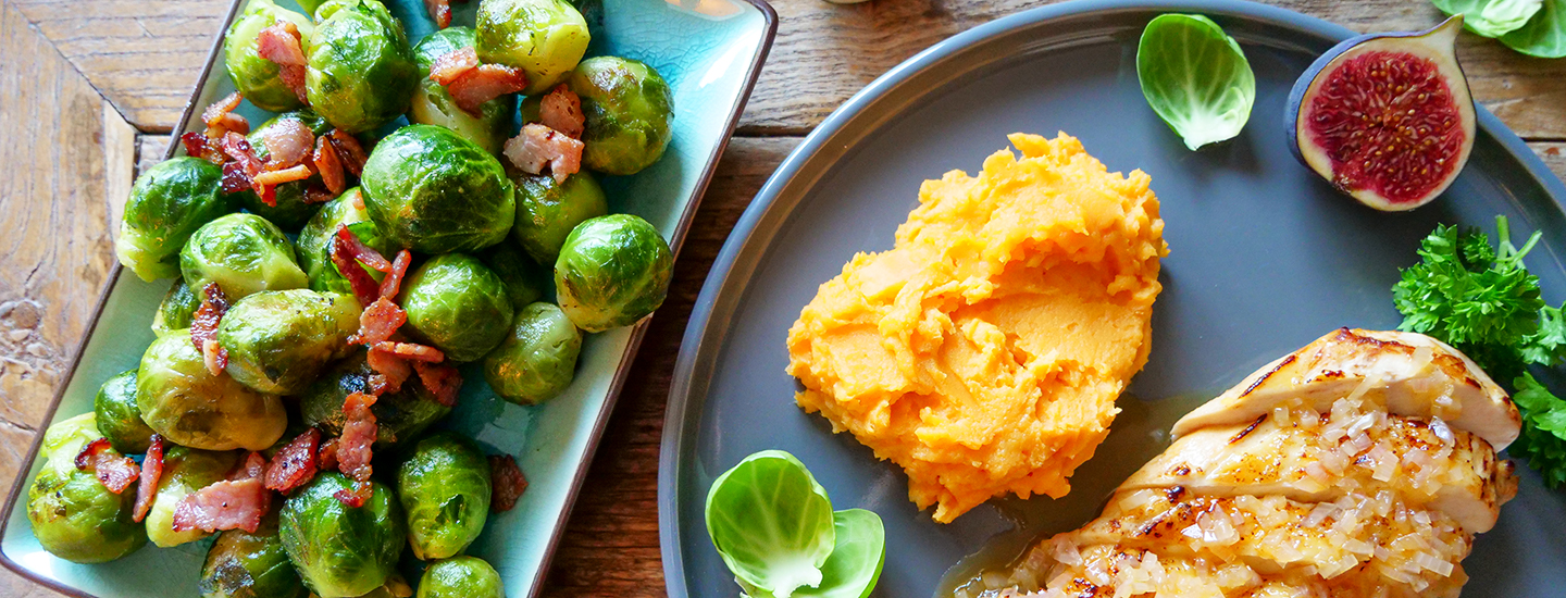 Kalkun med smørdampet rosenkål og søtpotetstappe