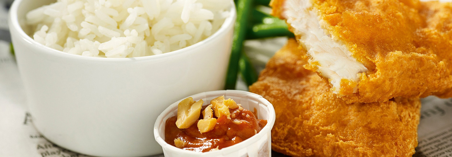 Fish & Crisp med crunchy ketchup og jasminris