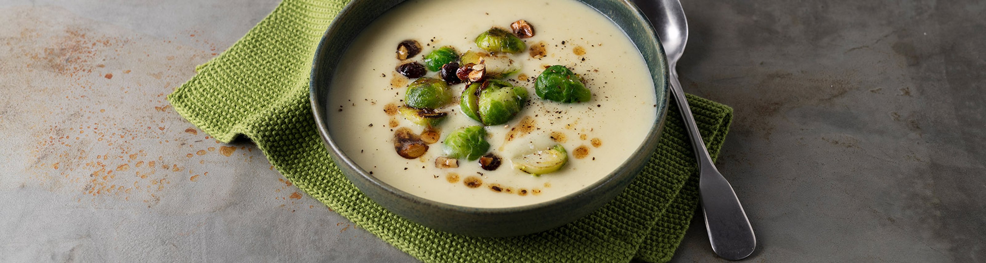 KARTOFFELSUPPE MIT KOHLSPROSSEN 7016_2000x535_302021.jpg